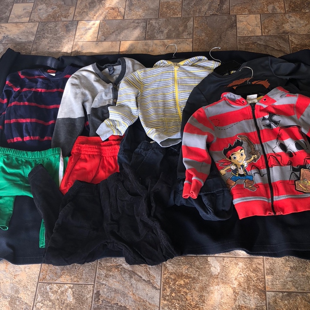 Preowned boy’s bundle tops n bottoms for winter